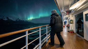 Northern lights cruises: what to expect when departing from US ports, a neutral briefing on routes, timing, and conditions