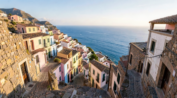 I 10 Paesini Più Belli da Visitare in Sardegna: un'analisi dei borghi storici e culturali