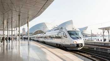 4-Nächte-Bahnreise nach Hamburg mit Zugtickets und Hotel inklusive: Eine Analyse der Reiseoptionen und Marktstrukturen