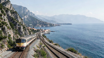 Tours en train à travers la côte d'Azur : analyse des itinéraires et des expériences ferroviaires