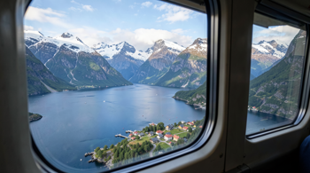 10-dagers Skandinavia-reise med tog, overnatting og guidet bustur: En komplett reiseguide