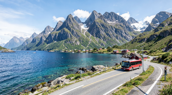 4-dag Lofoten-pakke for pensjonister med fullpensjon og bussfremkjøring: En oversikt over logistikk og reiseplanlegging