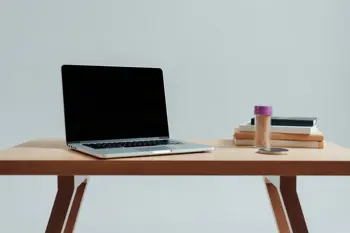 Laptops on sale: A Structural Analysis of Market Pricing and Recent Hardware Trends