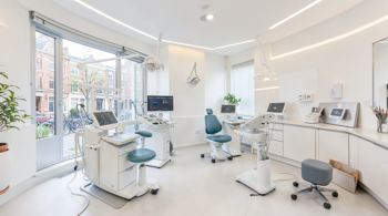 Implantoloog die nieuwe patiënten aanneemt bij jou in de buurt in Amsterdam: Een gids voor het vinden van gespecialiseerde mondzorg