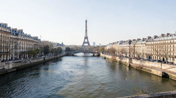 Weekendtur til Paris med fly og overnatning: En omfattende rapport om markedstendenser og rejseplanlægning