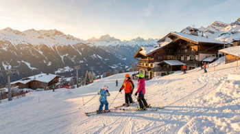 Séjours en famille tout compris dans les Alpes : guide analytique des formules, stations et réalités du marché