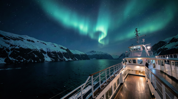 A complete guide to cruise routes featuring Northern lights viewing: A neutral field report on where ships position for aurora conditions