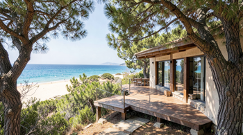 Bungalow per famiglie in Sardegna con accesso diretto alla spiaggia: analisi delle strutture ricettive costiere