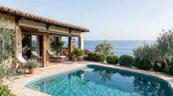Bungalow per famiglie in Calabria con piscina privata e vista mare: analisi dei requisiti e delle località