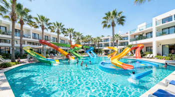 7-daagse familievakantie naar Spanje met waterpark en hotel inbegrepen 2026: Analyse van resortfaciliteiten en bestemmingskeuzes