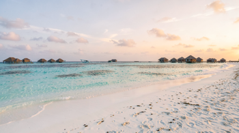 Fuga di 7 notti alle Maldive con voli, sistemazione e colazione inclusi: analisi e criteri di valutazione
