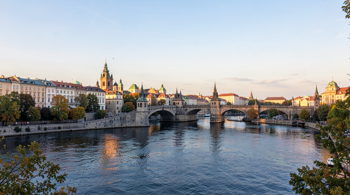 Avslappende 7-dagers tur til Praha med hotell og alle måltider inkludert: En analyse av reisemarkedet og logistikk