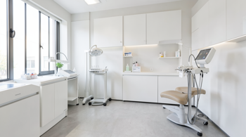 Home Recovery After a Chemical Peel: A Comprehensive Clinical Perspective on Healing Stages and Aftercare Requirements