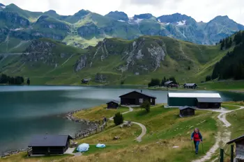 Günstige Reiseziele in Österreich für Berg- und Seenliebhaber: Eine sachliche Reiseanalyse