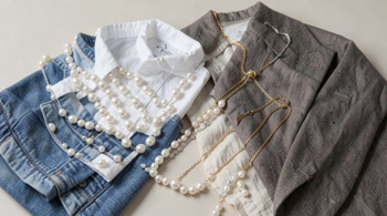 Guía de estilo para combinar collares de perlas: análisis de longitudes, escotes y contrastes contemporáneos