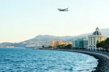 Séjour balnéaire de 7 nuits sur la Côte d’Azur avec vols et petits-déjeuners inclus : analyse des formules et points de vigilance