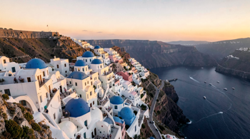 3 notti da Trieste a Santorini: analisi pratica di voli, tempi e itinerario