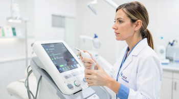 Nová éra estetické medicíny: Omlazení obličeje bez operace: neinvazivní techniky vysvětleny pro rok 2026