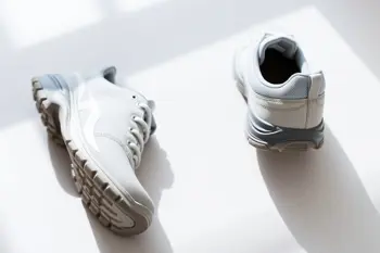 Comfortable Walking Shoes for Seniors with Arch Support