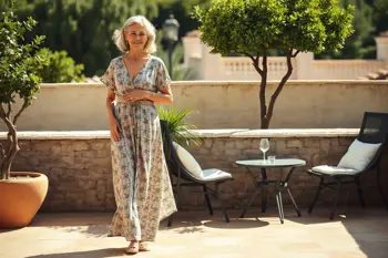 Sélection de robes d'été chics pour les femmes de 60 ans : analyse des coupes, matières et usages