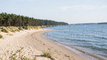 10-dniowy relaks w Chałupach z dostępem do plaży i pełnym wyżywieniem: analiza warunków pobytu nad Bałtykiem