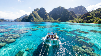 Explore Fiji's Yasawa Islands on a fully-guided small group tour: An In-Depth Analytical Guide to Itineraries, Inclusions, and Market Realities