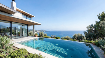 Appartamento fronte mare in Sicilia con piscina privata: analisi del mercato immobiliare e ricettivo