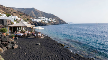 7-dagarsresa till Santorini: strandnära resort med frukost och middag samt flyg inkluderat: en saklig genomgång