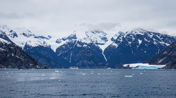 New Year's cruises to Alaska: seasonal reality and planning context