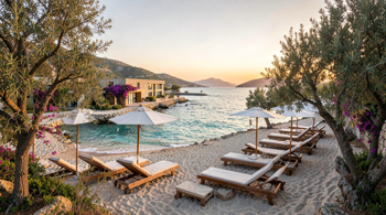 Yunanistan'da yetişkinlere özel plaj tatil köyleri: Ege ve Akdeniz'de Dinginlik Arayanlar İçin Kapsamlı Analiz