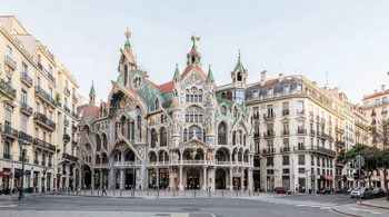 3-daags weekendtrip naar Barcelona met vluchten en accommodatie inbegrepen: Analyse van reismogelijkheden en marktgegevens