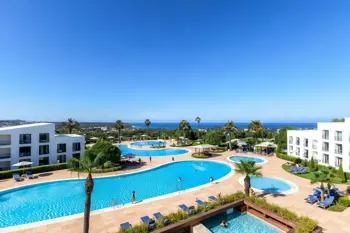Pacote de férias de 6 noites no Algarve com voos, refeições e animação tudo incluído: Uma análise detalhada sobre o planeamento turístico