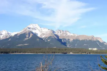 Book your 10-day Canada round trip including flight: A Comprehensive Travel Planning Analysis