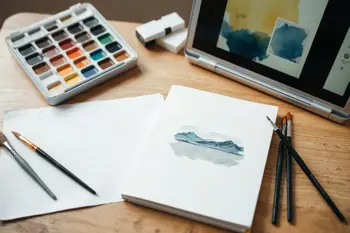 Beginner watercolor painting courses online: formats, lessons, and learner considerations