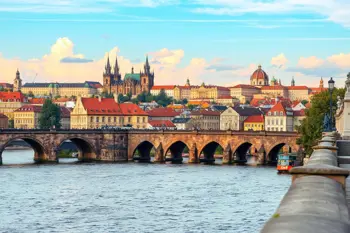 4-dagers storbyferie til Praha med fly og hotell inkludert: journalistisk oversikt og praktisk planlegging for et korte opphold