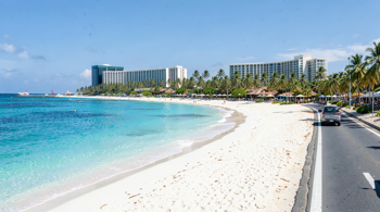 All-inclusive 7-day holiday package to Cancun with flights and transfers: An objective travel guide