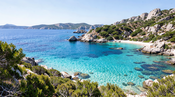 Case vacanza sulla spiaggia in Costa Smeralda ancora disponibili nel 2026: analisi delle tendenze e criteri di ricerca