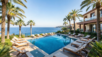 Análisis de tendencias turísticas: Escapada de 4 días a la costa andaluza con hotel y pensión completa 2026