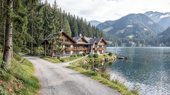 Villa im Schwarzwald für 4 Nächte mit Seezugang: Sachliche Einordnung der Möglichkeiten