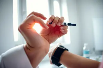 3 rana upozoravajuća znaka manjka vitamina D koje mnogi ljudi propuštaju: Klinička analiza simptoma i prevalencije