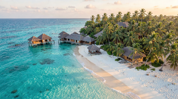 Drømmeferie på Maldivene: 11 netter med fly og strandvilla inkludert - En komplett reiseguide