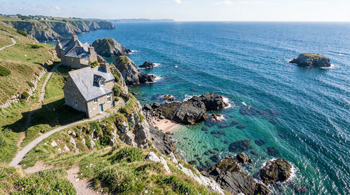 Top 10 des locations saisonnières en bord de mer en Bretagne : analyse et guide du marché littoral