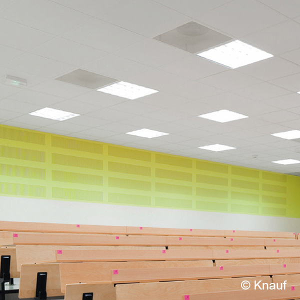 Plafond démontable en plaques de plâtre perforées