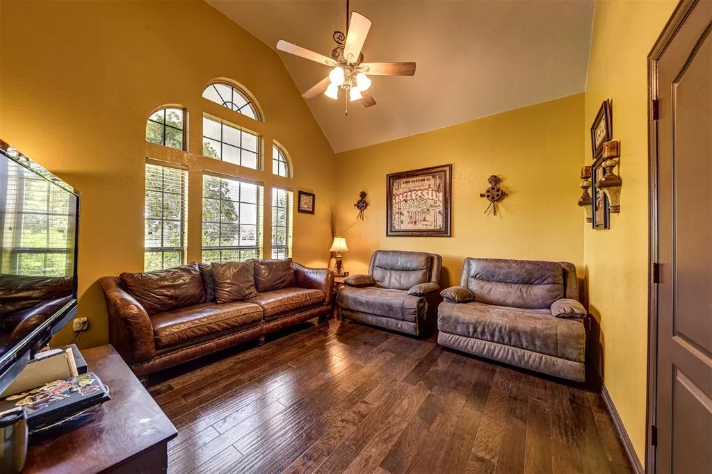 1762 County Road 4698 Boyd, Texas 76023