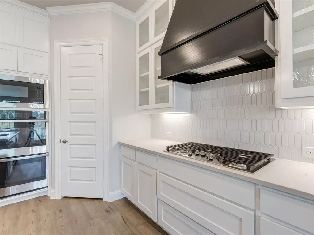 2541 Stadium View Drive, Fort Worth, Texas 76118