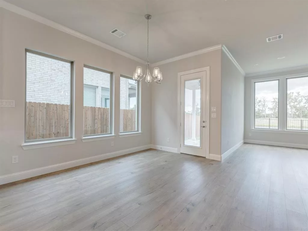 2541 Stadium View Drive, Fort Worth, Texas 76118