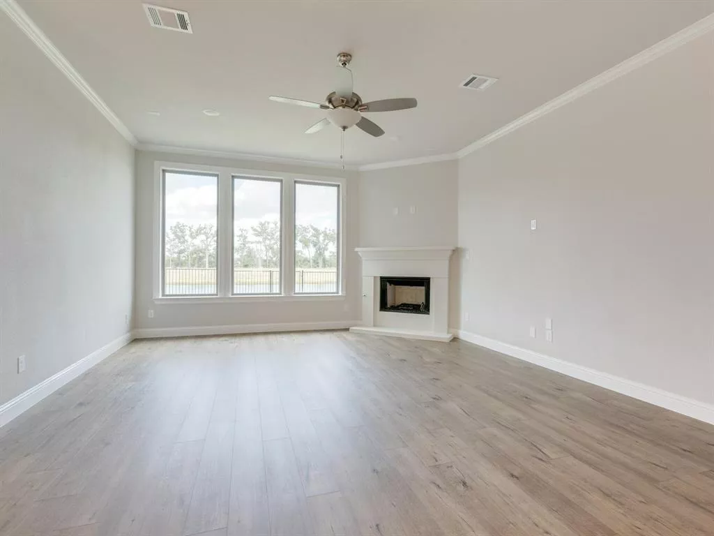 2541 Stadium View Drive, Fort Worth, Texas 76118