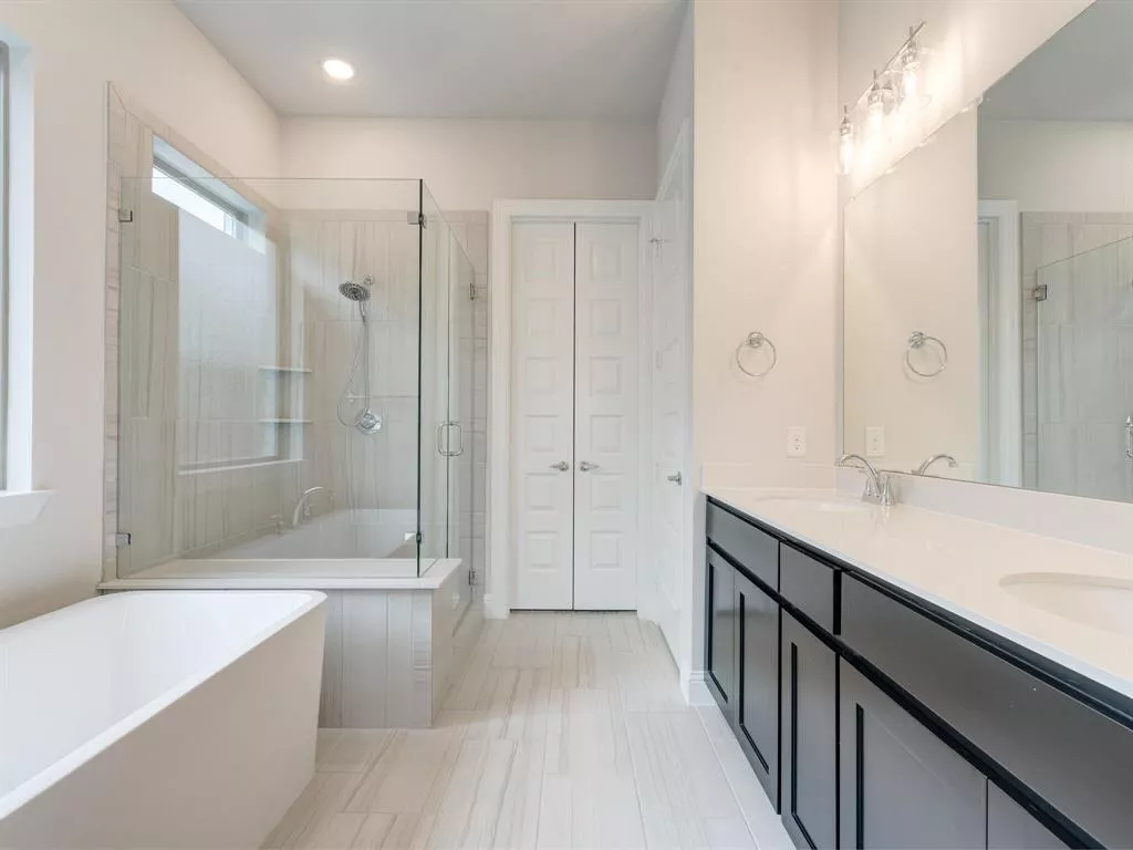 2541 Stadium View Drive, Fort Worth, Texas 76118