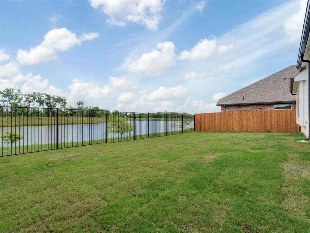 2541 Stadium View Drive, Fort Worth, Texas 76118