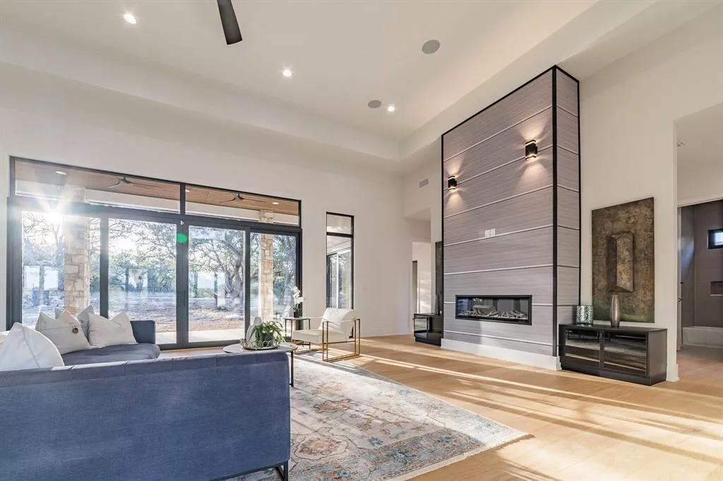 308 Oakpark Drive, Spicewood, Texas 78669